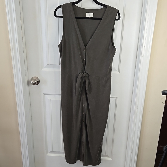 Lou & Grey Signaturesoft Sleeveless Button-Down Midi Dress in Olive - Picture 1 of 4
